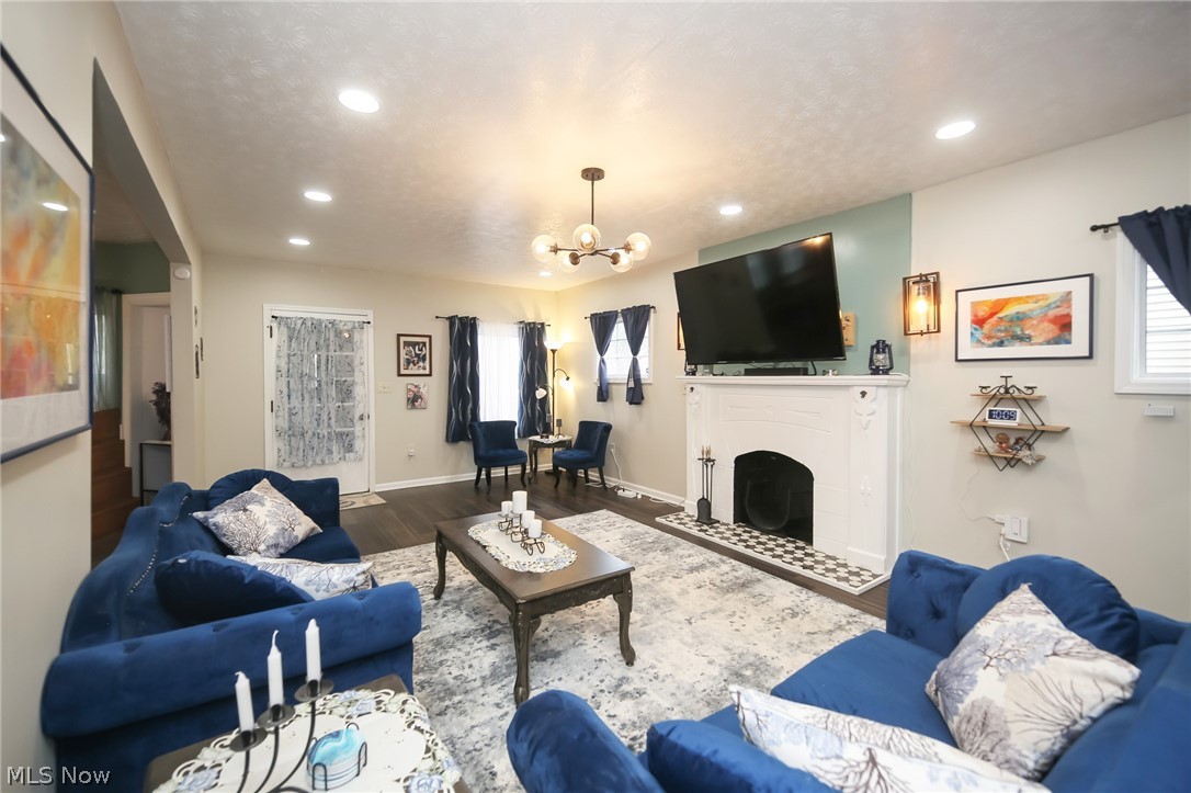 Laur M Stewarts - Residential