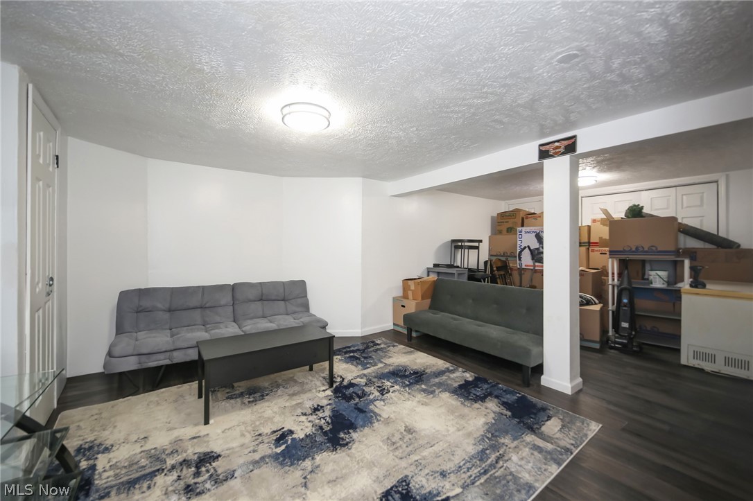 Laur M Stewarts - Residential