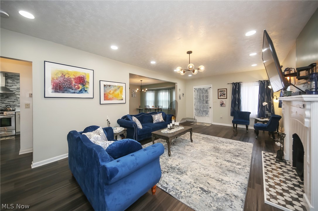 Laur M Stewarts - Residential