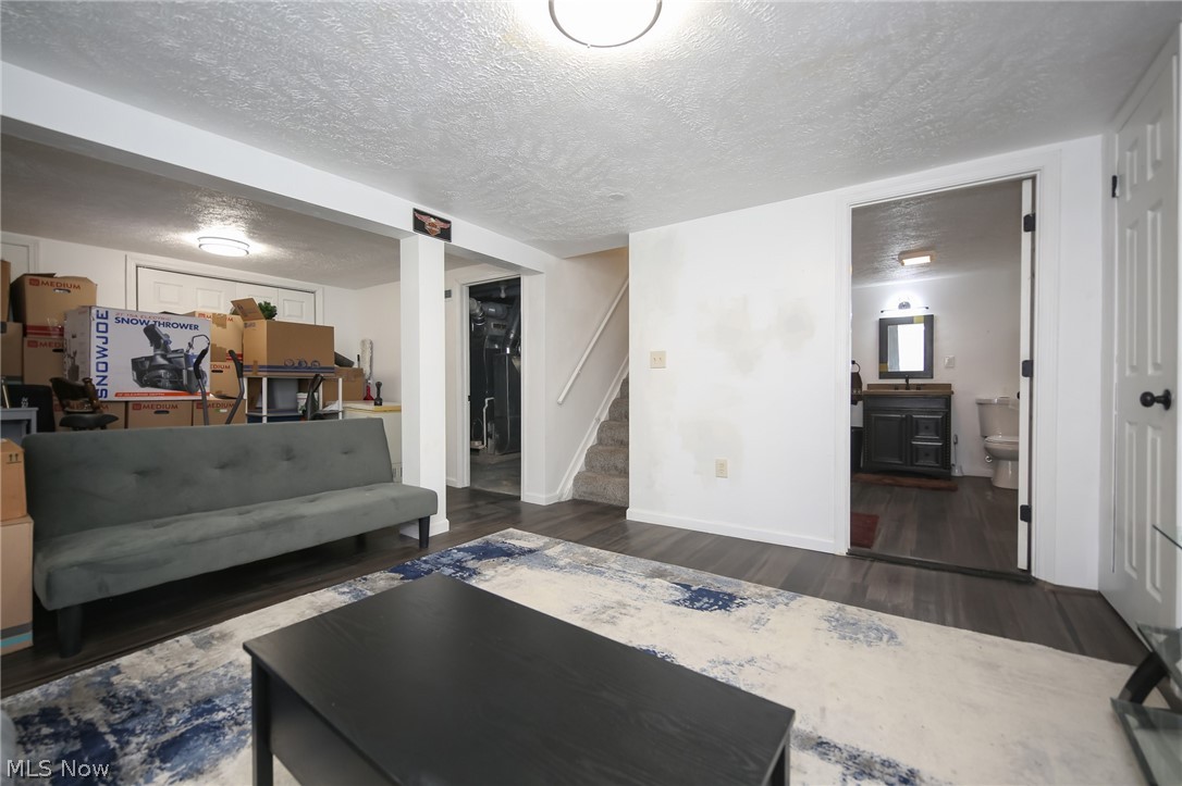 Laur M Stewarts - Residential