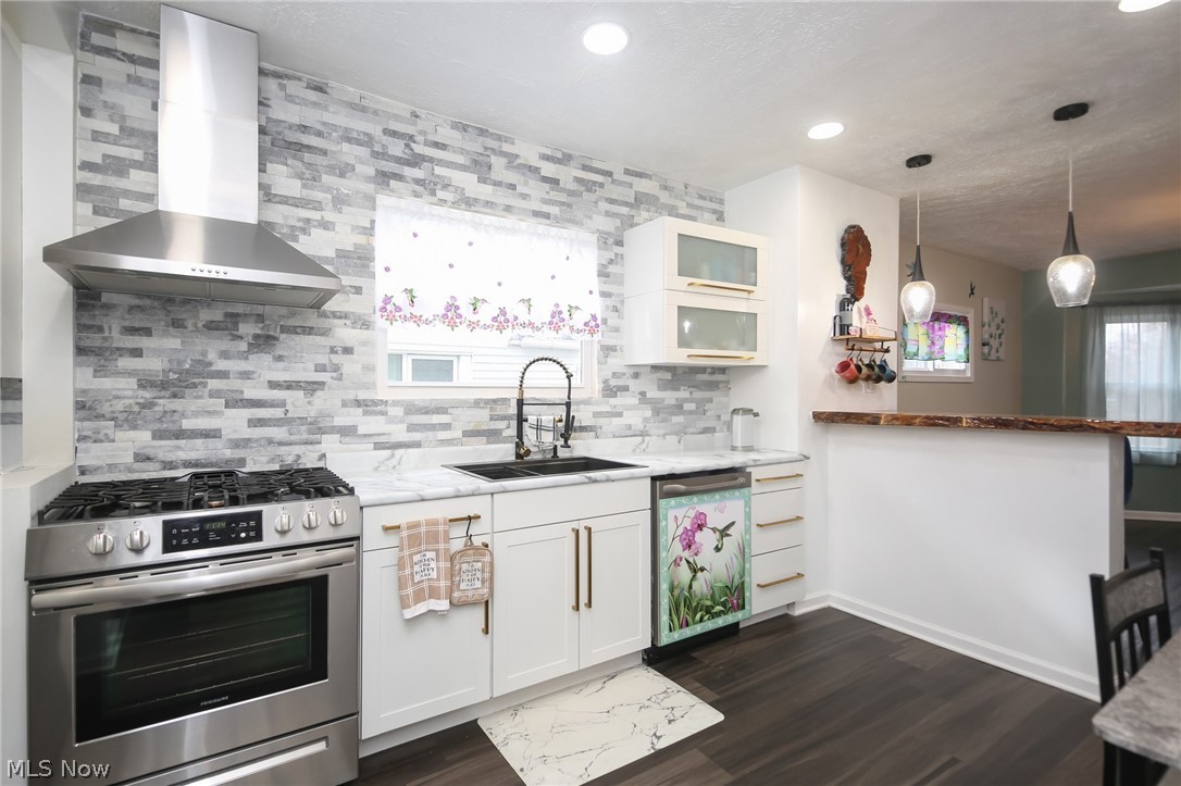 Laur M Stewarts - Residential