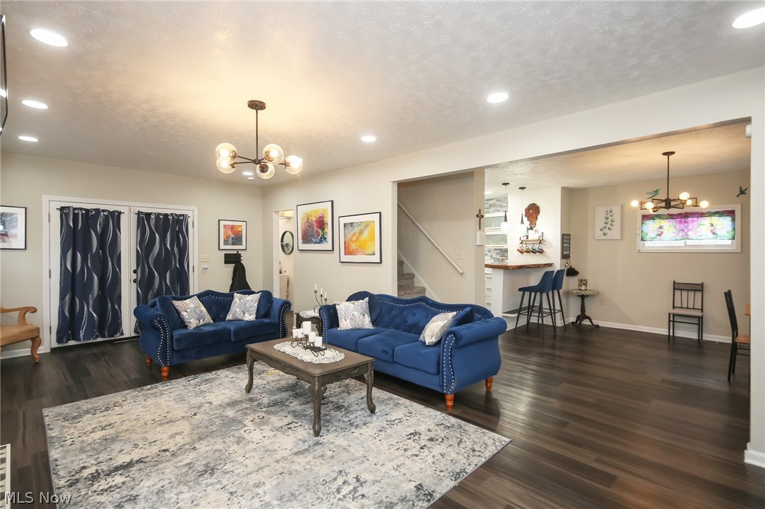 Laur M Stewarts - Residential