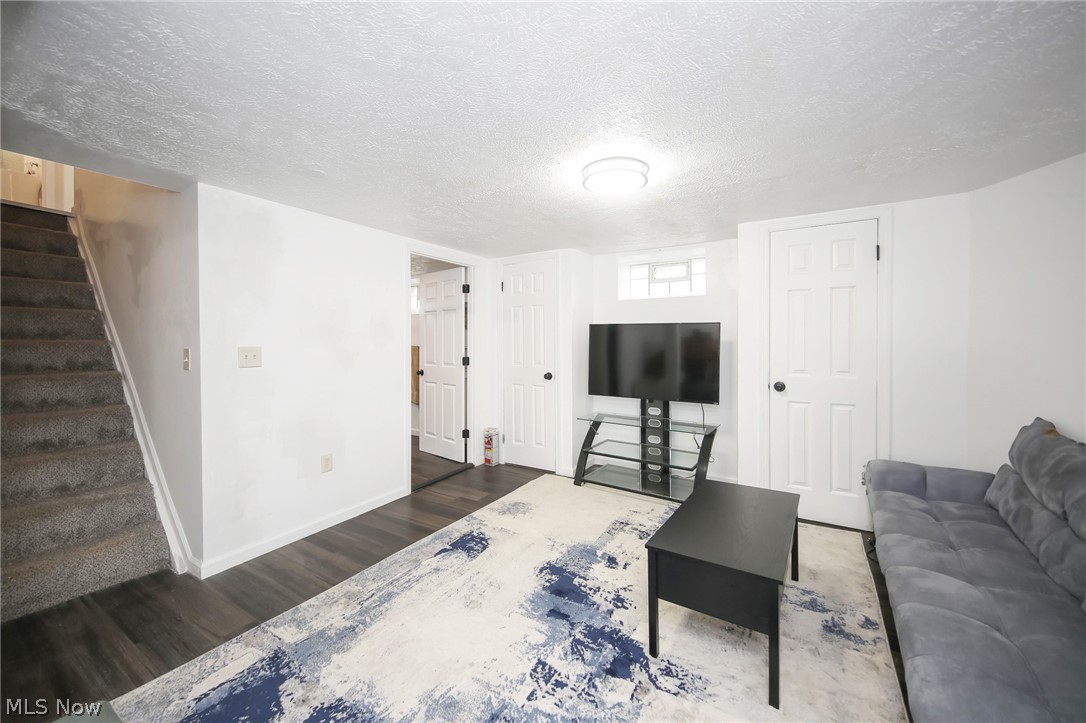 Laur M Stewarts - Residential