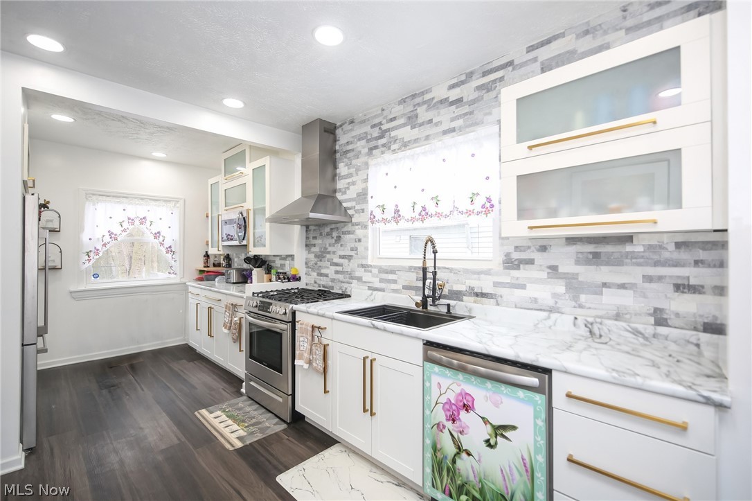 Laur M Stewarts - Residential