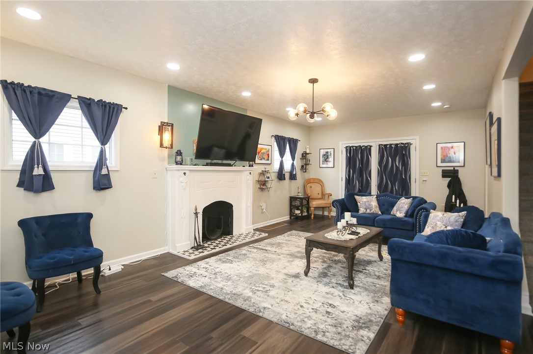 Laur M Stewarts - Residential