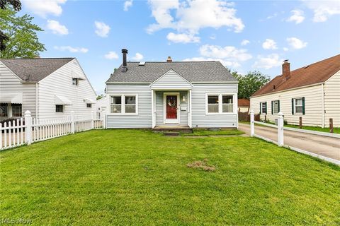 Homes For Sale - 3211 Oakwood Drive<br/> Cuyahoga Falls, OH 44221