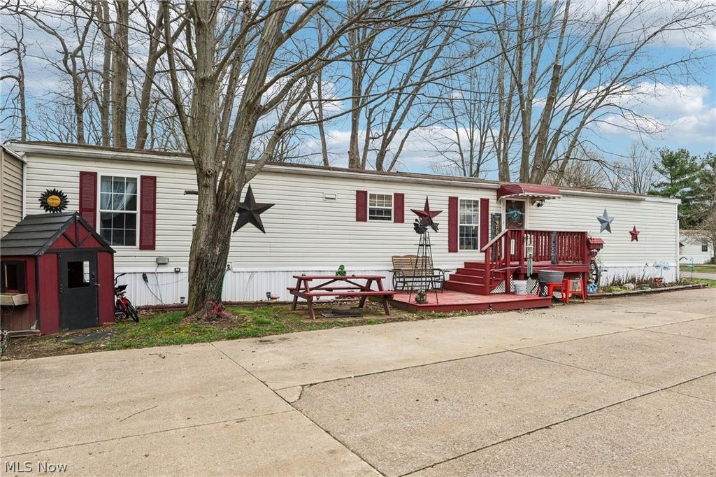 Photo of 188 Paradise Boulevard, Madison, OH 44057 (MLS # 5196387)