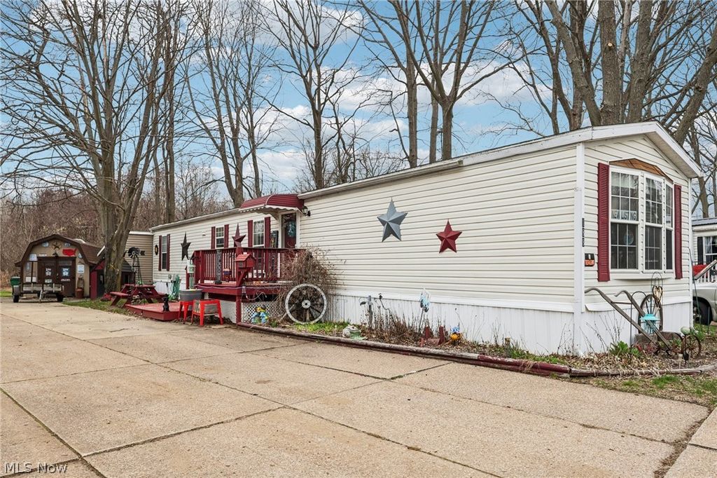 Photo of 188 Paradise Boulevard, Madison, OH 44057 (MLS # 5196387)