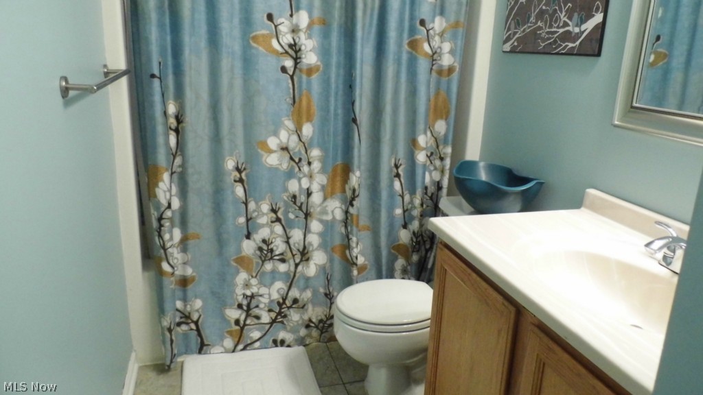 Macintosh Farms Condo - Residential