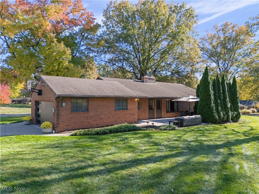 Photo of 315 Santa Clara Street NW, Canton, OH 44709 (MLS # 5169210)