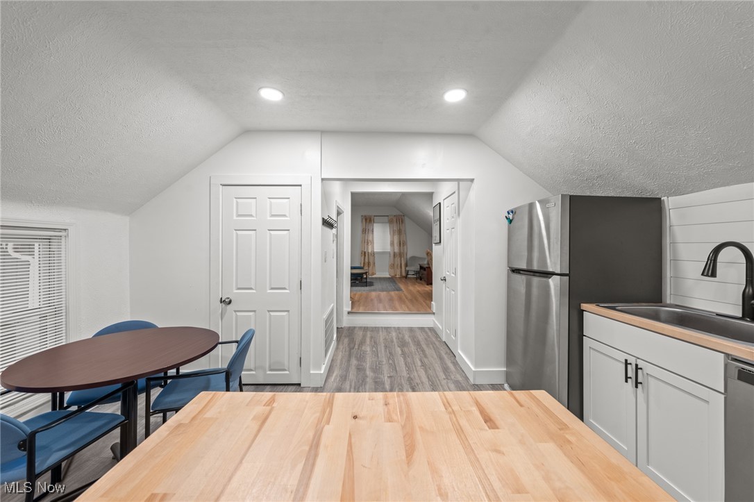 Cleveland, Ohio 44113, United States, 1 Bedroom Bedrooms, ,2 BathroomsBathrooms,Residential,Pending,30068