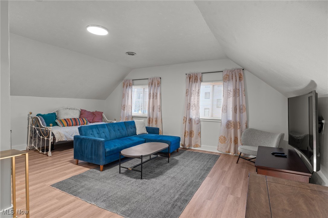 Cleveland, Ohio 44113, United States, 1 Bedroom Bedrooms, ,2 BathroomsBathrooms,Residential,Pending,30068