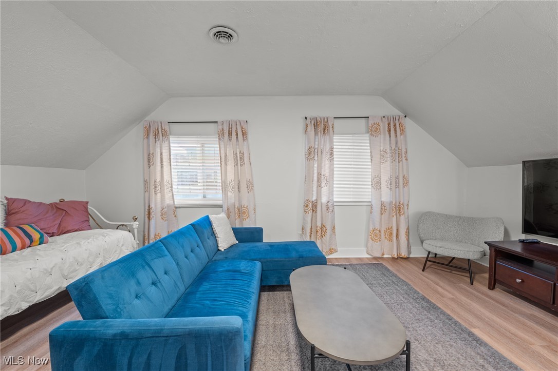 Cleveland, Ohio 44113, United States, 1 Bedroom Bedrooms, ,2 BathroomsBathrooms,Residential,Pending,30068