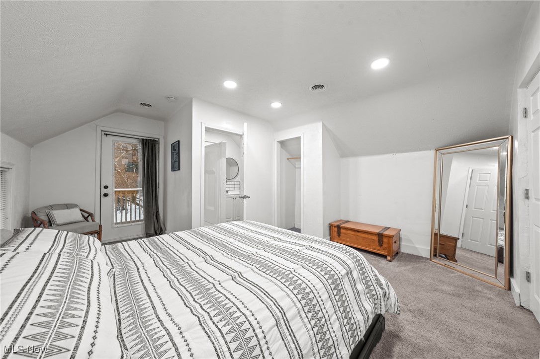 Cleveland, Ohio 44113, United States, 1 Bedroom Bedrooms, ,2 BathroomsBathrooms,Residential,Pending,30068