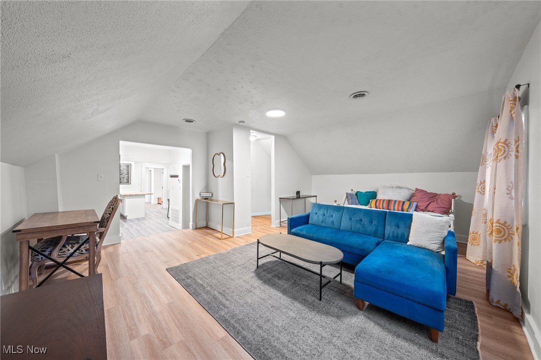 Cleveland, Ohio 44113, United States, 1 Bedroom Bedrooms, ,2 BathroomsBathrooms,Residential,Pending,30068