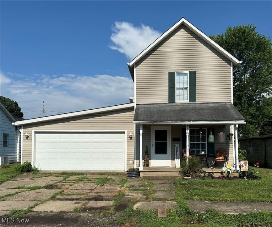 3bd 1ba boasting a first floor large bathroom with tub/shower, first floor laundry, large eat-in kitchen, large living room, all 3 bedrooms are upstairs. Master bedroom has 2 closets and large space. The 3rd bedroom has a 1/2 story ceiling on one side. All laminate flooring on first floor and bedrooms have carpet. There is a 2 car garage and a large back yard off an alleyway.