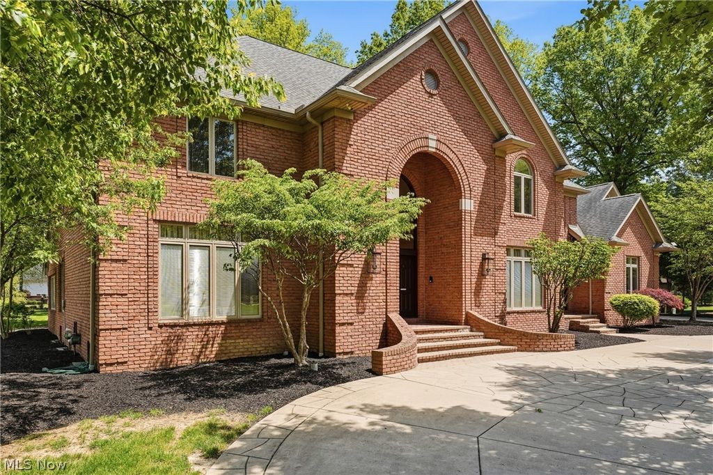 Photo of 822 Park Harbour Drive, Boardman, OH 44512 (MLS # 5210555)