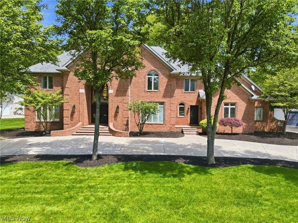 Photo of 822 Park Harbour Drive, Boardman, OH 44512 (MLS # 5210555)