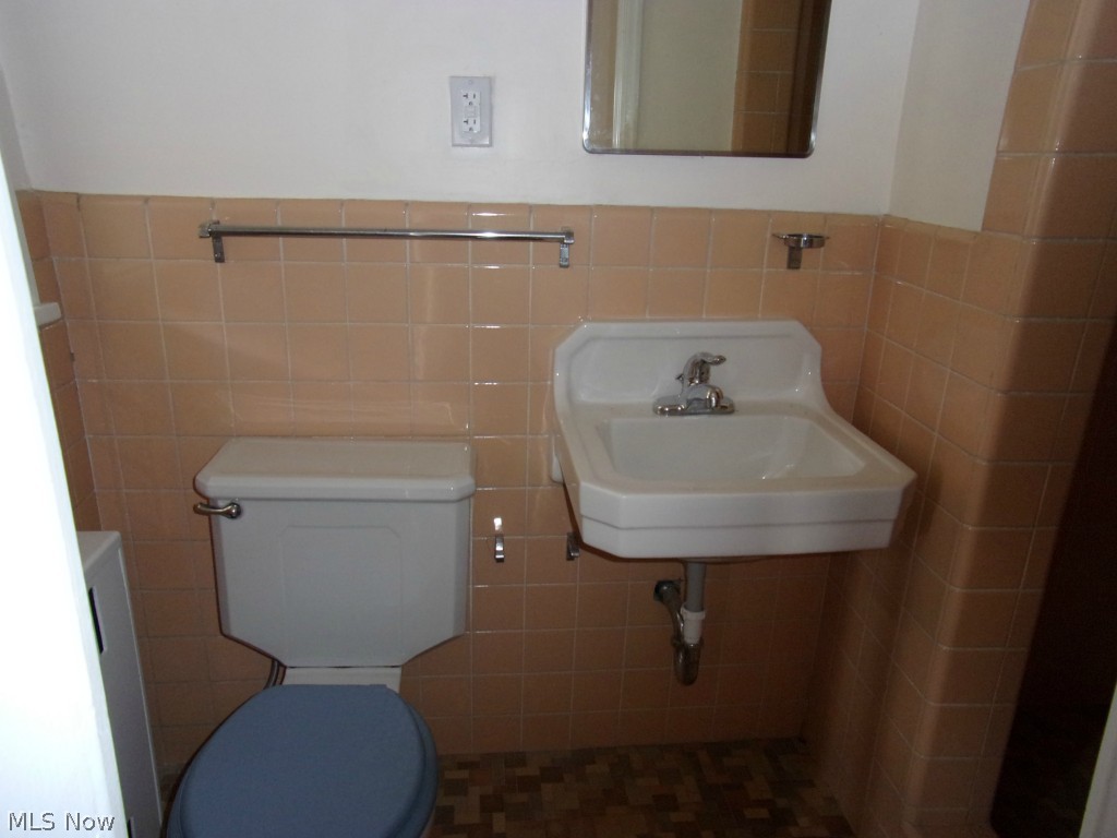 Shaker Courts Condominium - Residential Lease