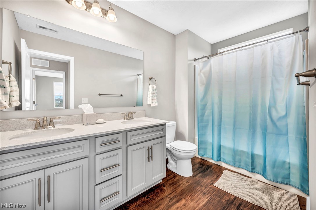 Village On Maple Sub N0 3 - Residential