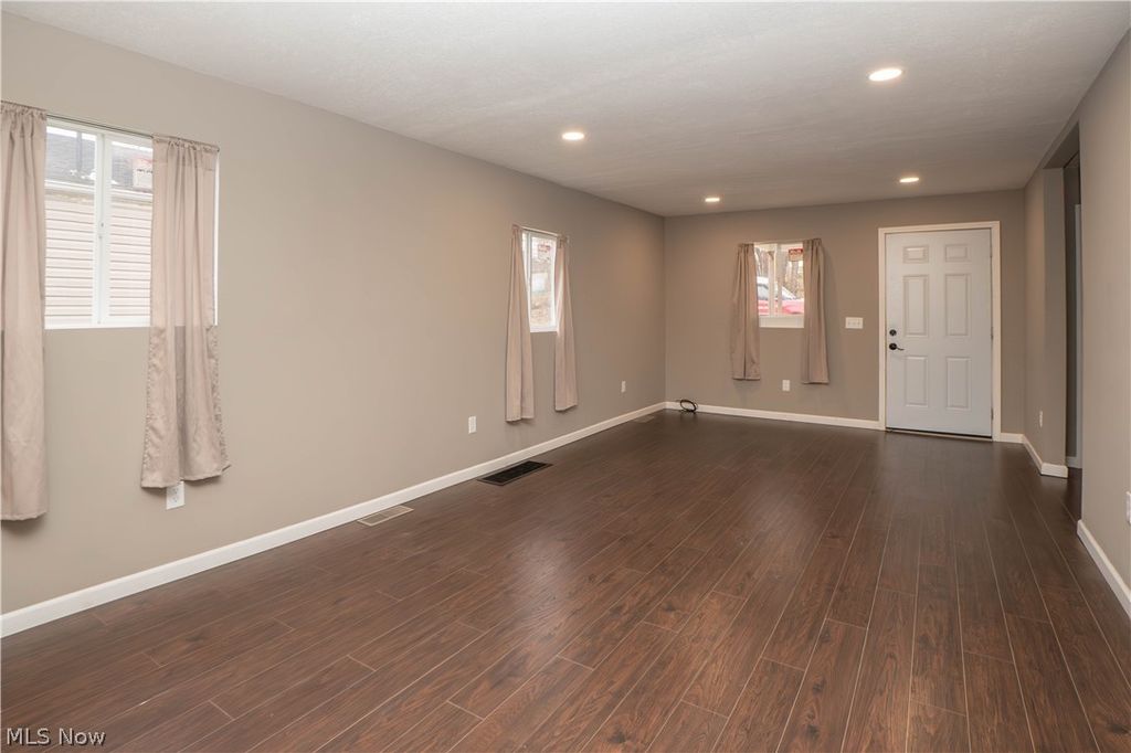 Photo of 318 Elmport Avenue NE, Canton, OH 44704 (MLS # 5197747)