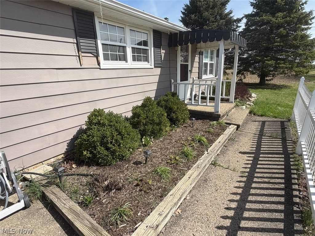 Photo of 6395 Easton Street NE, Louisville, OH 44641 (MLS # 5201043)