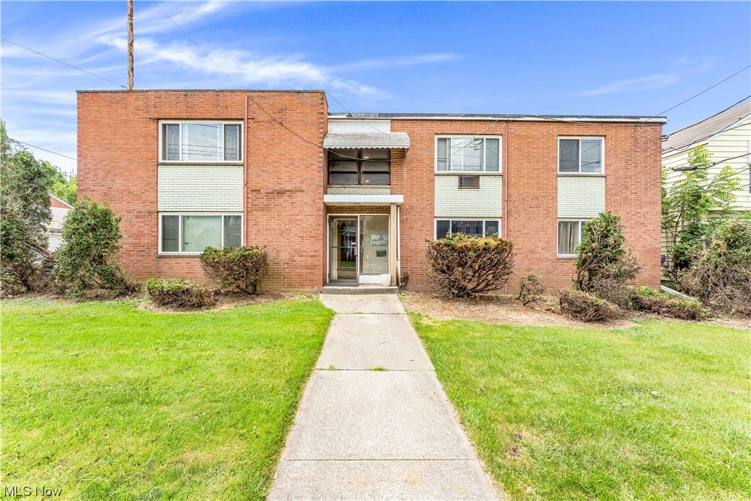 4428 Turney Road, Apt #204, Cleveland - Charming 1 bed 1 bath unit! //
$695 rent / $695 deposit //
$49 application fee per adult //
NO SMOKING //
1 time $99 non-refundable set up fee paid at lease signing //
$30/month required resident benefit package; can include personal property/liability insurance for an additional $5/month for $35/month total. //
All applicants are required to fill out a PetScreening application, found on our website/app before being processed. Even if you have NO pets - this app must be filled out. 1-2 pets OK w/ approved PetScreening & PetFee (Some breed restrictions apply). 1 time, non-refundable pet fee of $200-300 per animal applies to all pets & must be paid prior to or when you pay your 1st month rent. (No fee for qualified assistance animals) //
Our application is processed through secure site: Findigs. They require ID & income verification. Without this, your app will not be processed. They offer 24/7 chat support on their app directly if y