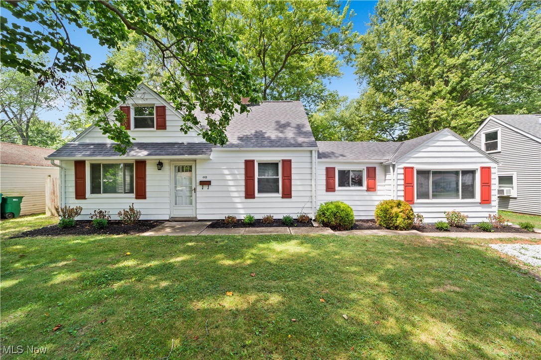 NICELY UPDATED 4 BEDROOM BUNGALOW !!! BEAUTIFUL UPDATED KITCHEN WITH CERAMIC TILE, UPDATED CABINETS AND GRANITE COUNTERS !!! BATH IS UPDATED ! NEW CARPETTING AND FRESHLY PAINTED INTERIOR THROUGHOUT ! ENJOY A LARGE FENCED IN YARD PERFECT FOR YOUR ENJOYMENT AND/OR PETS. LARGE SHED FOR STORAGE IN THE BACKYARD. CONVENIENTLY LOCATED NEAR SCHOOLS, CITY PARK WITH POOL, THE SHORES OF LAKE ERIE AND HIGHWAYS.
CALL TODAY TO SCHEDULE A SHOWING !
