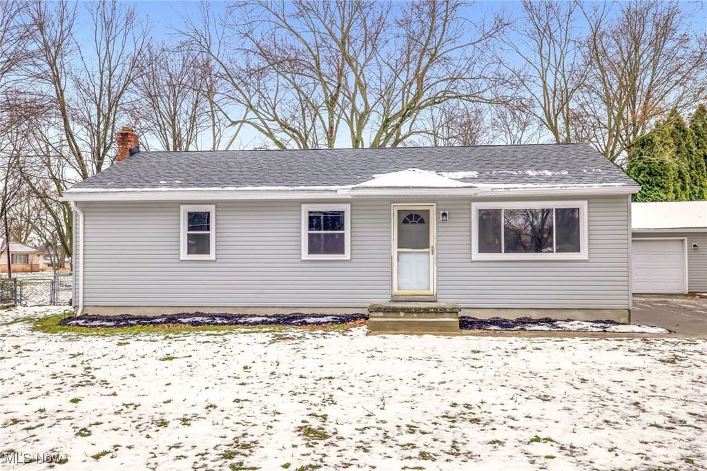 Photo of 3930 Wadsworth Road, Barberton, OH 44203 (MLS # 5178124)