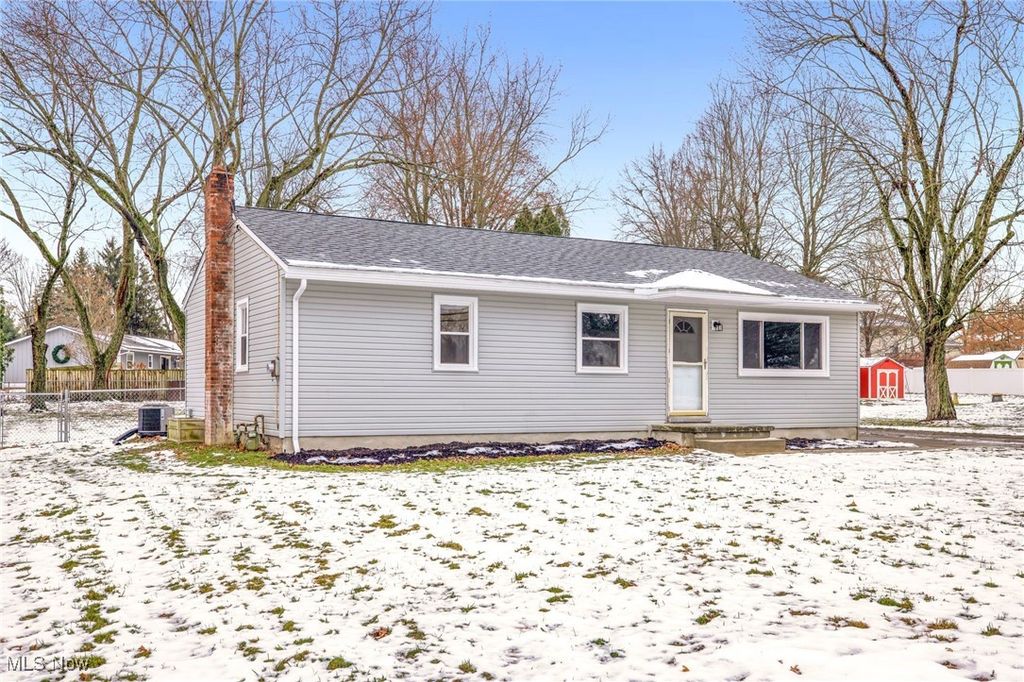 Photo of 3930 Wadsworth Road, Barberton, OH 44203 (MLS # 5178124)