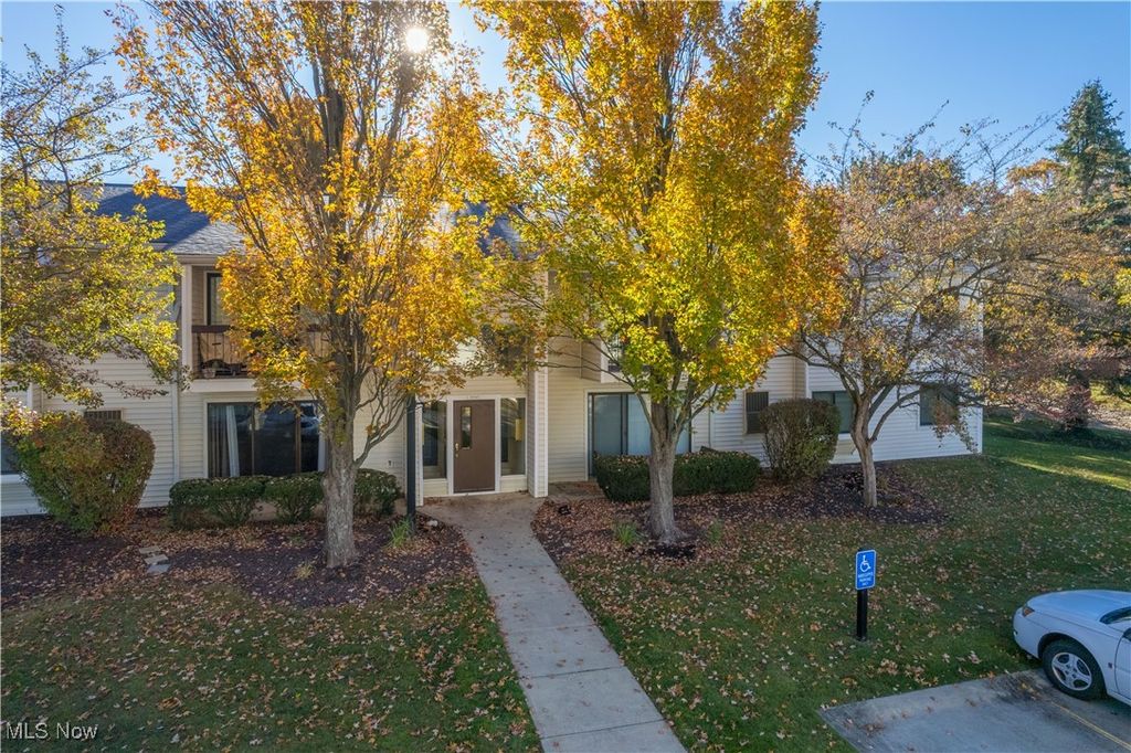 Photo of 2995 N Bay Drive #I-14, Westlake, OH 44145 (MLS # 5167633)