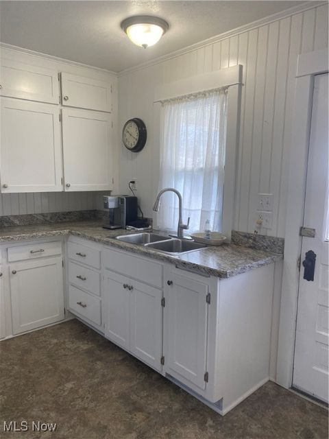 Tiny photo for 207 East North Avenue, East Palestine, OH 44413 (MLS # 5180749)