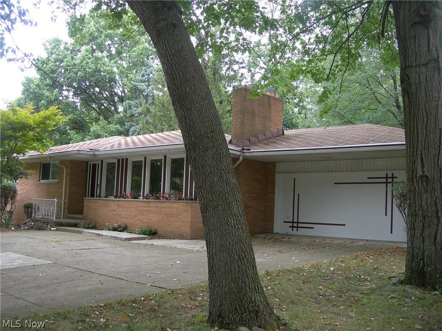 Welcome to this 3-BR, 2-BA all brick Ranch located on one of the most desirable streets in Independence. This Ranch offers many updates: New in 2015...Oven, Range, kitchen flooring, neutral carpeting throughout, fresh paint throughout, bathroom light fixtures, new windows in living room, Hot Water Tank, Sump Pump, utility tub fixtures, updated Electric panel w/all electric up to code including ground-faults in kitchen, baths and utility areas. Other updates prior to 2015: windows throughout and roof. Enjoy low property tax, award winning schools and much more!!