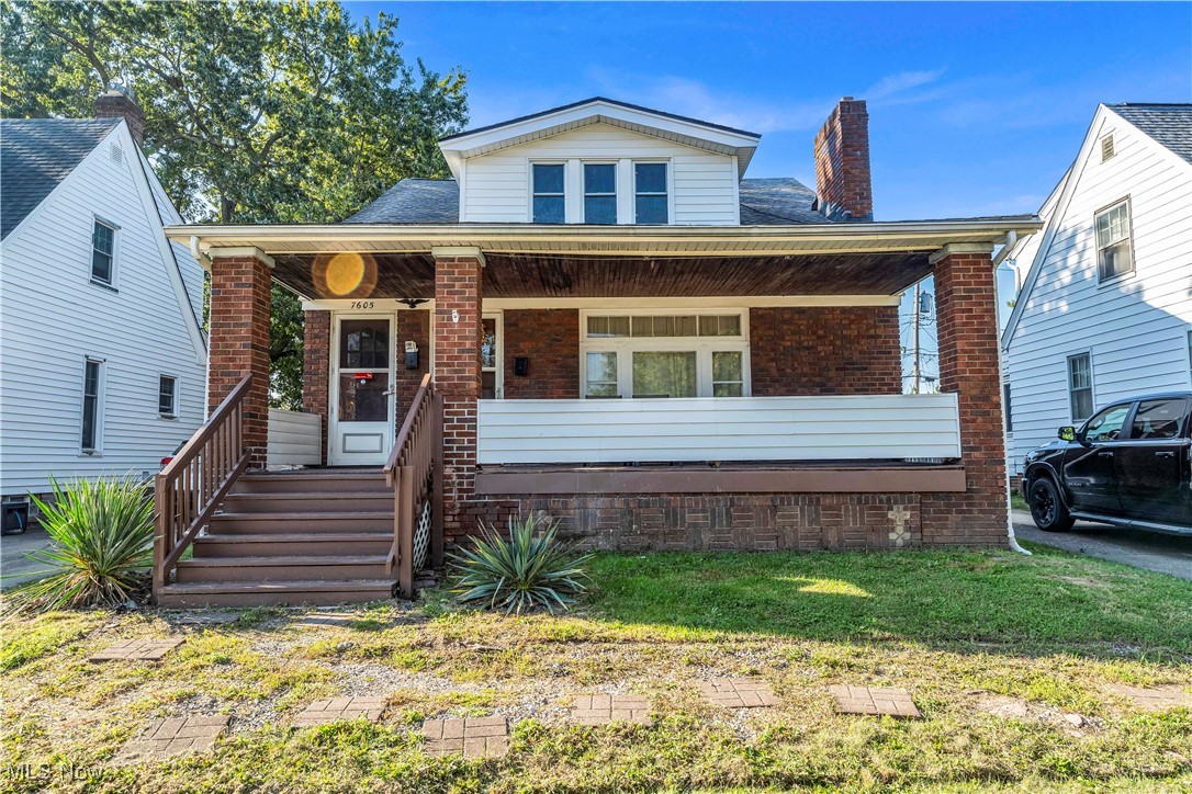 7605 Deerfield Dr | UP, Parma - Spacious 2-bed 1-bath multi-family home! //
$ 950 rent / $ 950 deposit //
$55 application fee per adult //
1-2 pets OK in this unit. After application pre-approval, a PetScreening is required for any animals to proceed with one of our properties; a PetScreening affidavit is still required if you have no pets. (Some breed restrictions apply per HUD guidelines). //
NO SMOKING //
1 time $139 non-refundable set up fee paid at lease signing //
$35/month required resident benefit package; can include personal property/liability insurance for an additional $10/month for $45/month total. //
After application Pre-Approval 1 applicant per household application is required to fill out a PetScreening application, before being about to proceed with placing a Reservation Fee for one of our properties. You will receive a pre-approval for your application and in order to proceed, the PetScreening is required. Even if you have NO pets - this application must be filled out. One time, non-refundable pet fee of $250-600 per animal applies to all pets & must be paid before or when you pay your first month rent. (No fee for qualified assistance animals). //
Our application is processed through secure site: Findigs, and they require ID and income verification. Without this, your application will not be processed. They offer 24/7 chat support on their application directly if you have any questions. //
BEDROOMS:2 + 1 bonus room //
BATHROOMS:1 //
APPLIANCES PROVIDED: Fridge, stove, and dishwasher //
UTILITIES / RESIDENT RESPONSIBILITY: Resident pays gas and electric and is responsible for snow removal. //
Serious inquiries only.