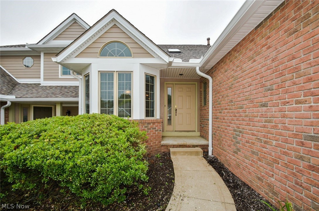 Move in ready 2 bedroom 2 full bath Ranch style condo inside gated Glenmoor country club! Huge foyer with skylights featuring tiled floors leads into large great/dining room. Spacious kitchen with lots of cabinet and counter space is perfect for cooking meals. Stunning great room features skylights and corner fireplace and a walk out patio. The large master suite features 2 large closets with a walk in, private full bath with dual sinks and separate tub and shower. 2nd bedroom on main level along with full bath and first floor laundry. Large unfinished basement with roughed out bathroom has great finishing potential!
Agent related to Seller