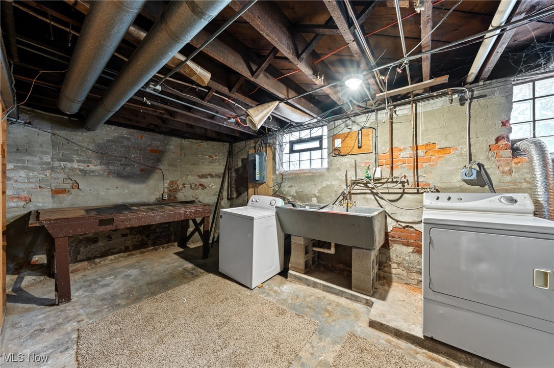 Lakewood, Ohio 44107, United States, 3 Bedrooms Bedrooms, ,2 BathroomsBathrooms,Residential,Pending,1726