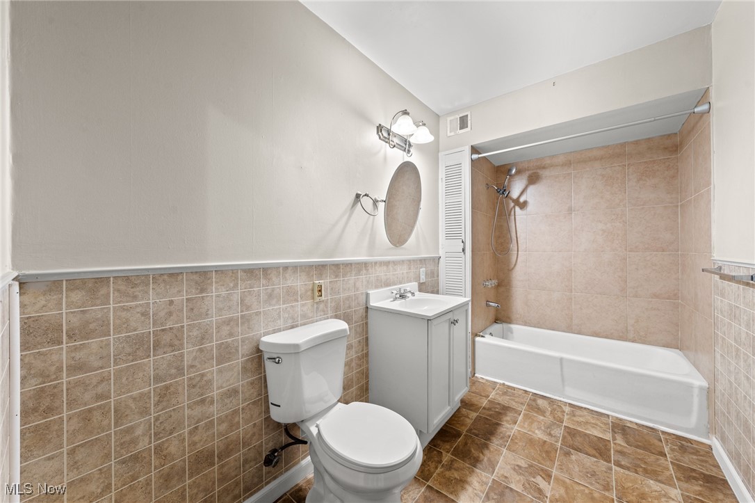 Lakewood, Ohio 44107, United States, 3 Bedrooms Bedrooms, ,2 BathroomsBathrooms,Residential,Pending,1726