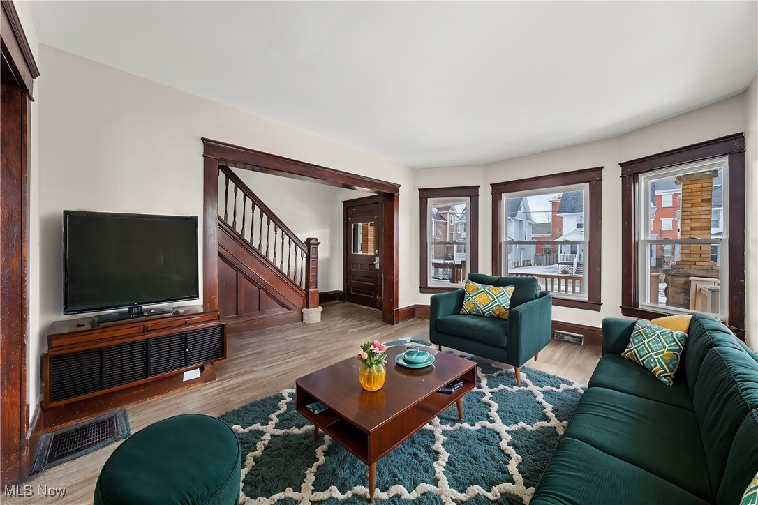 Lakewood, Ohio 44107, United States, 3 Bedrooms Bedrooms, ,2 BathroomsBathrooms,Residential,Pending,1726