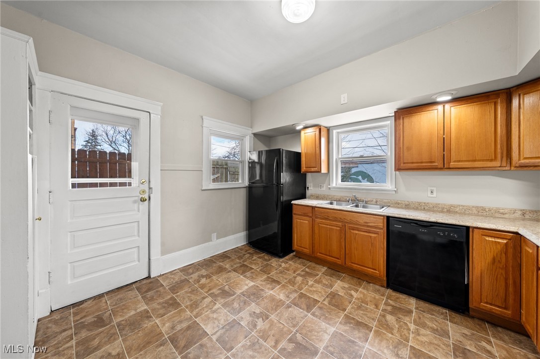 Lakewood, Ohio 44107, United States, 3 Bedrooms Bedrooms, ,2 BathroomsBathrooms,Residential,Pending,1726