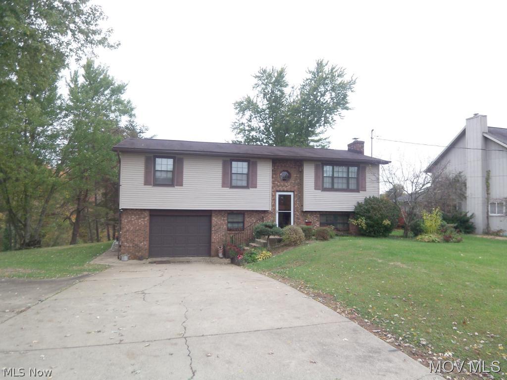 No Sign in Yard. Very nice home. Recent updates include kitchen, baths & hardwood floors. Multiple decks. Wonderful back yard.Warren Schools and Marietta Schools, Suddenlink Cable Elem: Harmar Elementary School Elem/Bus: Y JrHigh: Marietta Middle School School JrHigh/Bus: Y High: Marietta High School High/Bus: Y Fire: CIT Police: CTY PossFreeGas: N ;SQFT=Fin L1:1144, Fin Bsmt:858, Fin Above:1144, Fin Total:2002, Unfin L1:0, Unfin Bsmt:0, Unfin Above:0;GAR= 1 Car Built In, Heated, Opener(s);PRKG= Off Street, Parking Pad