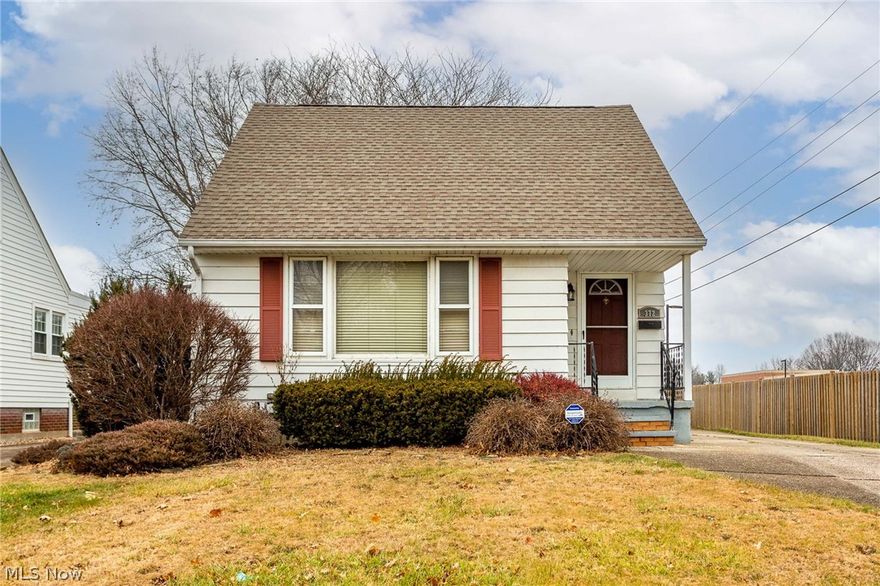 Great Bungalow located in a convenient area close to highways, schools and shopping. This house is more spacious
than it looks from the outside with a family room open to the kitchen. Hard wood floors throughout the home. The
living room has character with the iron stair-rail, ceiling coving and large front window. Formal dining area in
adjacent to the kitchen for family dinners. The main level hosts one of the bedrooms for easy one floor living. Upstairs
is two more bedrooms with a bonus room for evening relaxing all with wood flooring. The basement has a large
finished space that can become a recreation room or additional family room. Laundry and extra storage space also in
the basement. This is a great house and won't be on the market very long. Schedule your showing today!