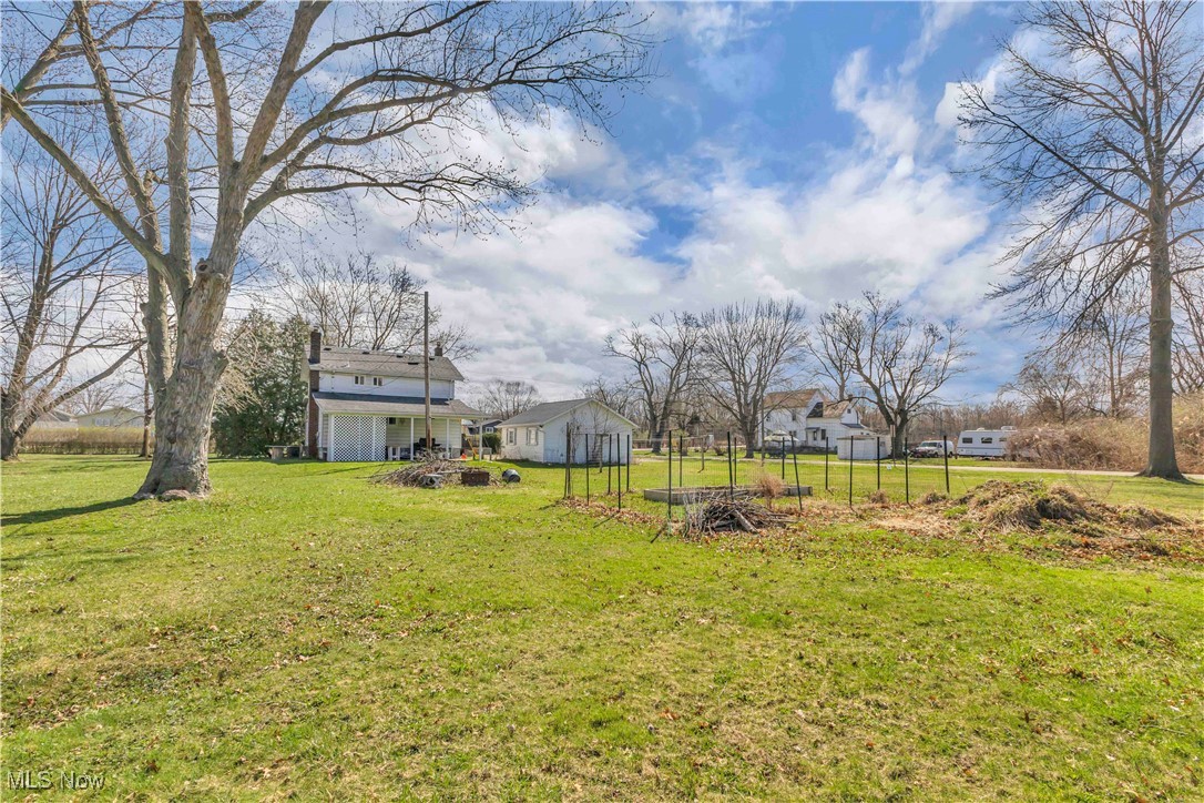 994 Lake Breeze Road, Sheffield Lake, Ohio image 25