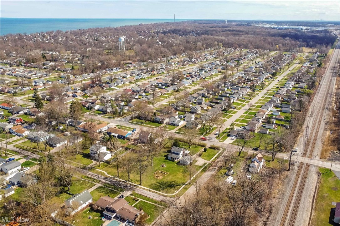 994 Lake Breeze Road, Sheffield Lake, Ohio image 33