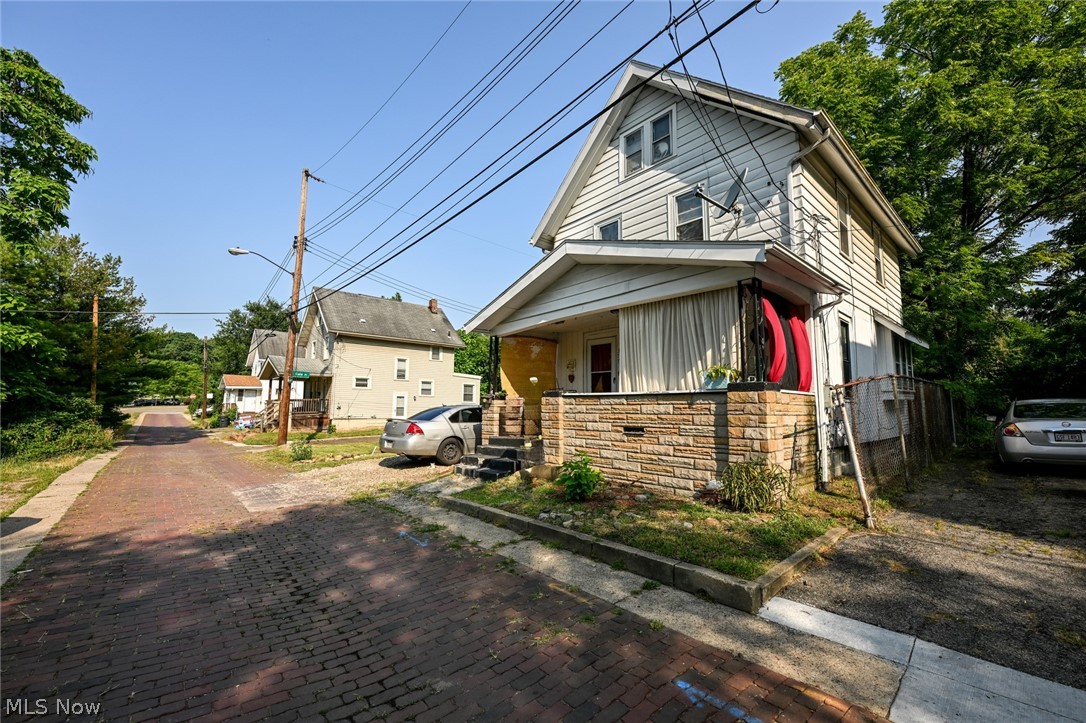 377 Westwood Place, Akron, Ohio image 2