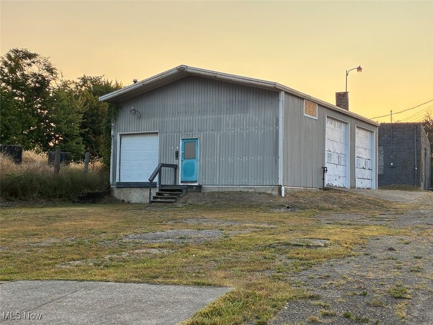 1,500+/- Sq. Ft. Commercial Building,Multitude of Potential Uses, Zoned B-1, Alliance, Stark Co., Alliance CSD, Onsite And Online Bidding Available, ABSOLUTE AUCTION, all sells to the highest bidder location. ONLINE AND LIVE ON-SITE BIDDING WILL BEGIN FRIDAY, OCTOBER 10, 2025, at 12:00 PM. Commercial Opportunity! 1,500+/- sq. ft. mixed commercial space ready for updating. Could be converted to multitude of uses. Zoned B-1. Located on the corner of Arch Ave. and Prospect St. in downtown Alliance.
3-phase electric, city water, city sewer and gas hookup available. Two half baths, loading dock with 10’x10’ garage door, two 12’x12’ garage doors facing Prospect all in a Shenango steel-frame building. Air compressor included. Prior fire damage to interior of building, professionally remediated by Servpro. Currently has temporary electric service. This building is a must-see and ready for your updating. Open 2 hours prior to auction. Call agent directly for private showing. Stark Co. parcel #101885. Half year taxes $292.23.Auction By Order Of: Arthur H. & Linda L. VanKampen Trust