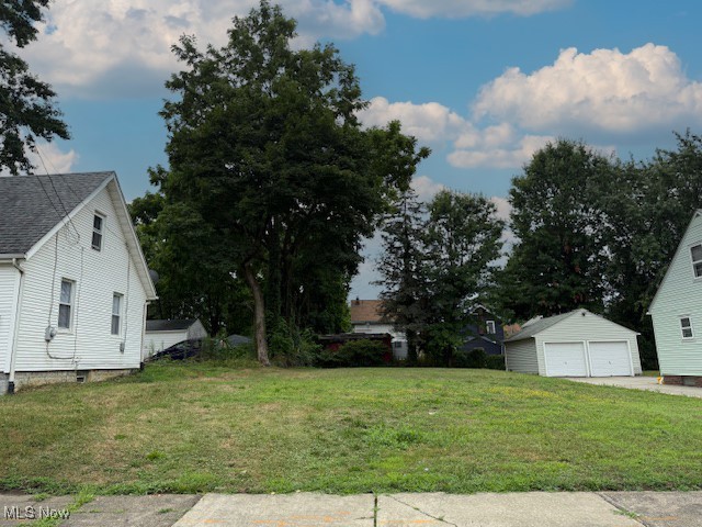 Nice level lot in a residential neighborhood in Firestone Park to build your new home or investment home. Close to freeways, restaurants, entertainment, and shopping. Per City of Akron Zoning lot is buildable as a single family residence. Buyer to confirm and do Due Diligence regarding zoning, utilities, building restrictions, etc..