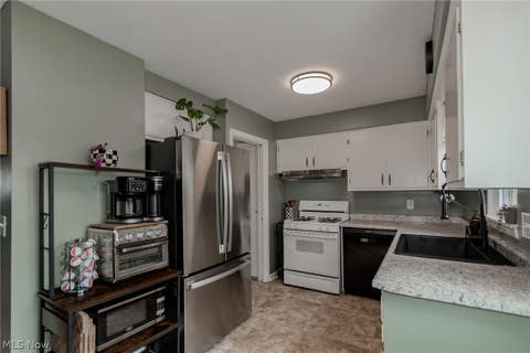 Tiny photo for 29248 Oakdale Road, Willowick, OH 44095 (MLS # 5236359)