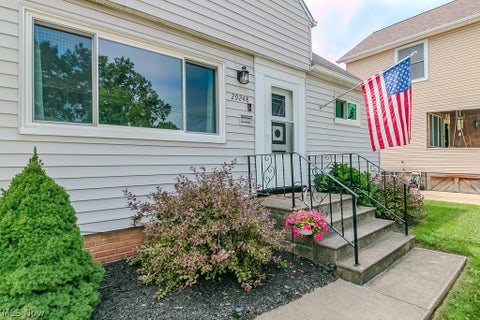 Tiny photo for 29248 Oakdale Road, Willowick, OH 44095 (MLS # 5236359)