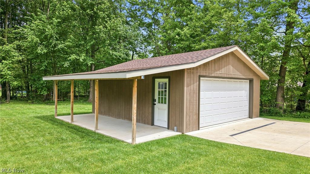 Photo of 485 Grandview Avenue, Hubbard, OH 44425 (MLS # 5212460)