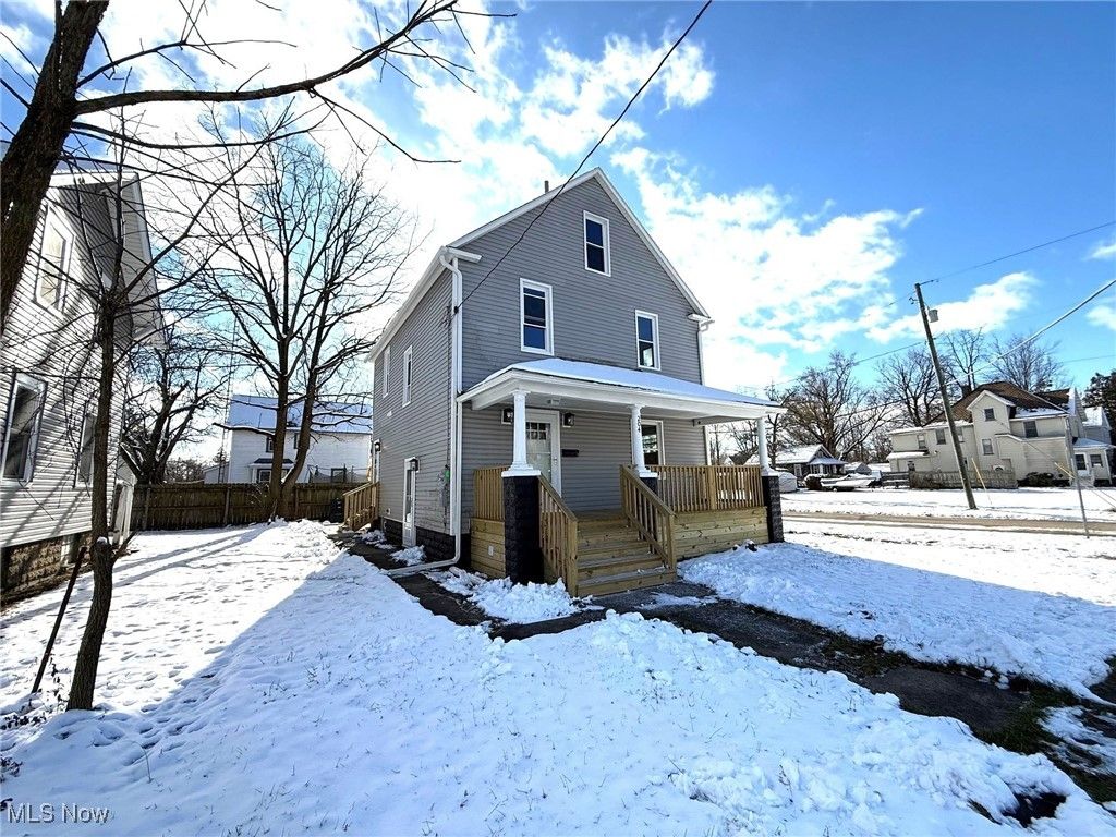 Photo of 204 Atlantic Street NE, Warren, OH 44483 (MLS # 5176208)